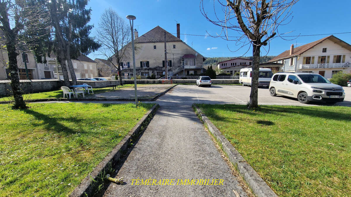 Commerce à SIROD