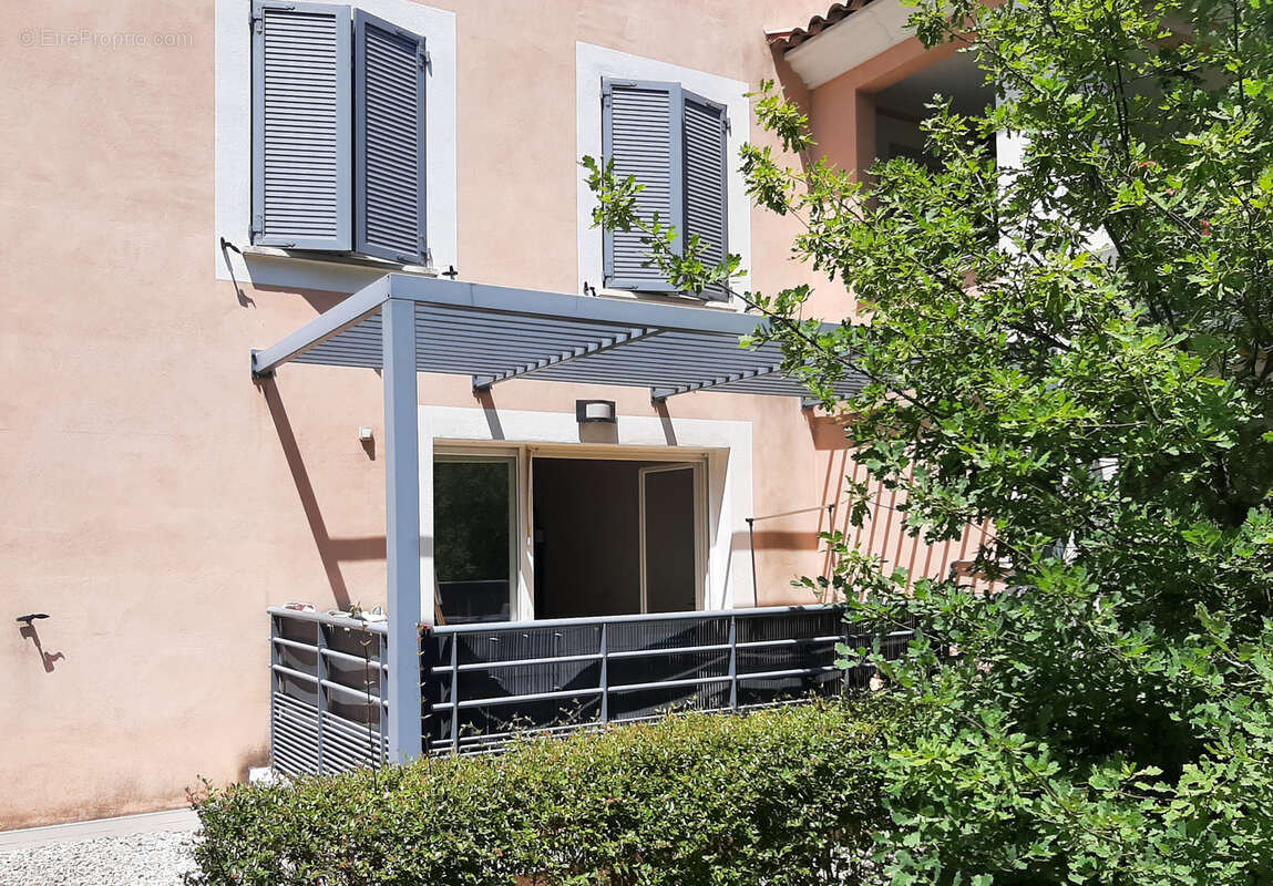 Appartement à SAINT-CLEMENT-DE-RIVIERE