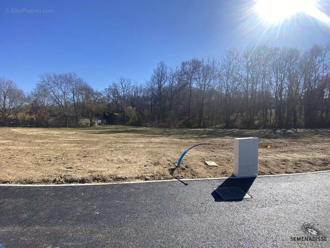 Terrain à SAINT-CLAR-DE-RIVIERE