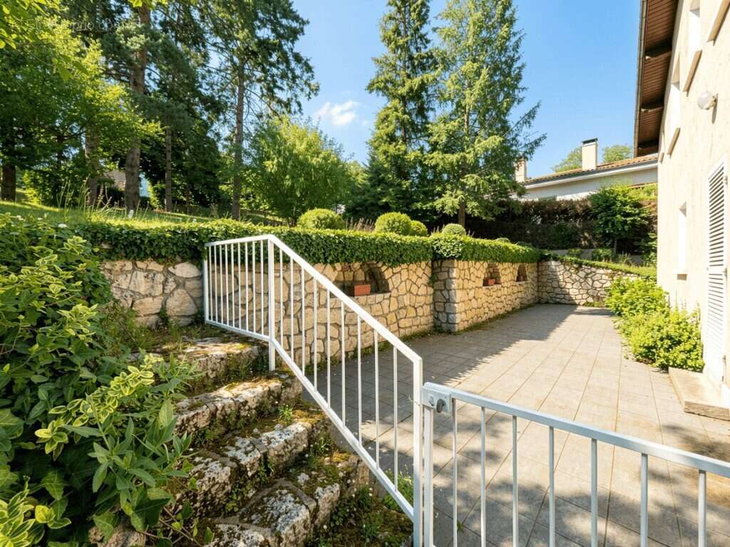 Maison à MONTMORILLON