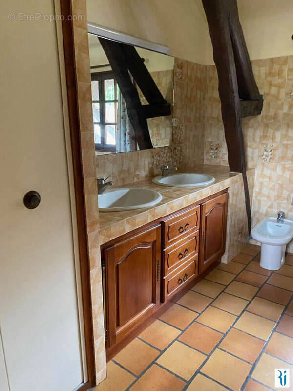 Maison à SAINT-LEGER-DU-BOURG-DENIS