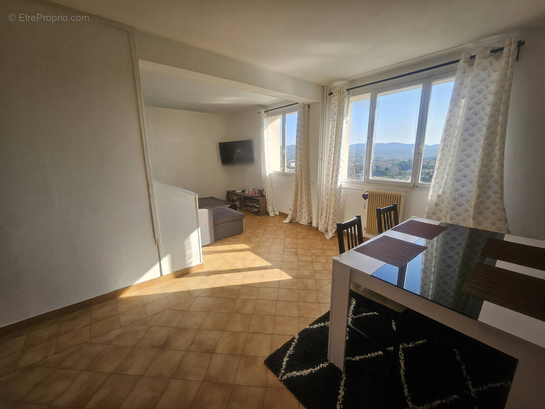 Appartement à MARSEILLE-12E