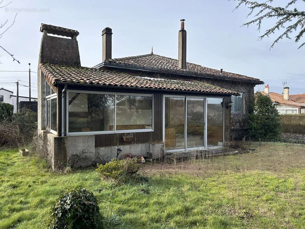 Maison à MONCOUTANT