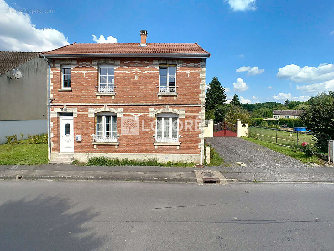 Maison à VIENNE-LE-CHATEAU