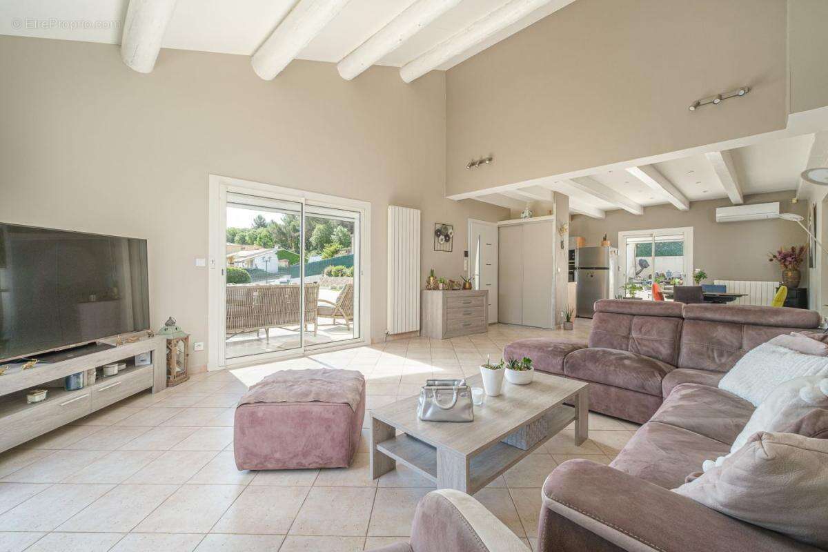 Maison 143 m² à Mimet  - photo 4