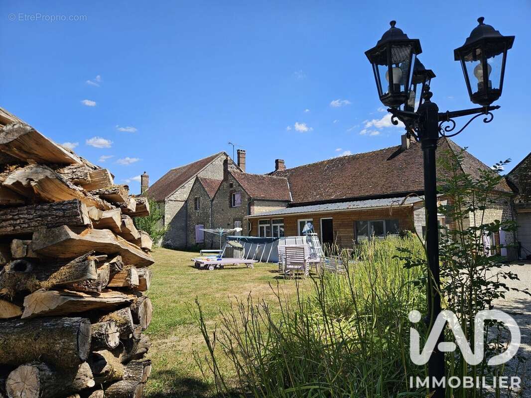 Maison 160 m² à Saint-Maurice-Thizouaille  - photo 2