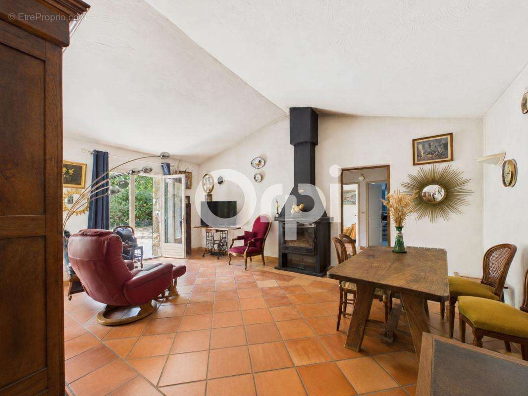 Propriete grand terrain plat + maison plain-pied - plusieurs dependances / annexes - a rafraichir - calme absolu / aucun vis-a-v - photo 4