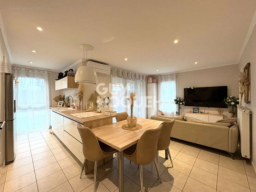 Appartement à GRIGNY