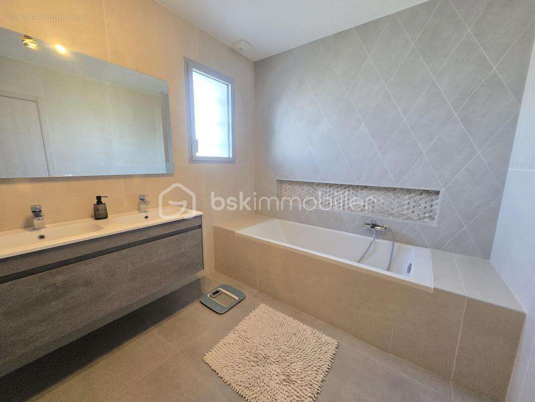 Maison à PUGET-SUR-ARGENS