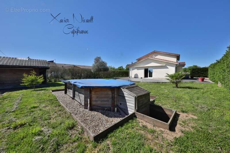 Maison à BAGE-LA-VILLE