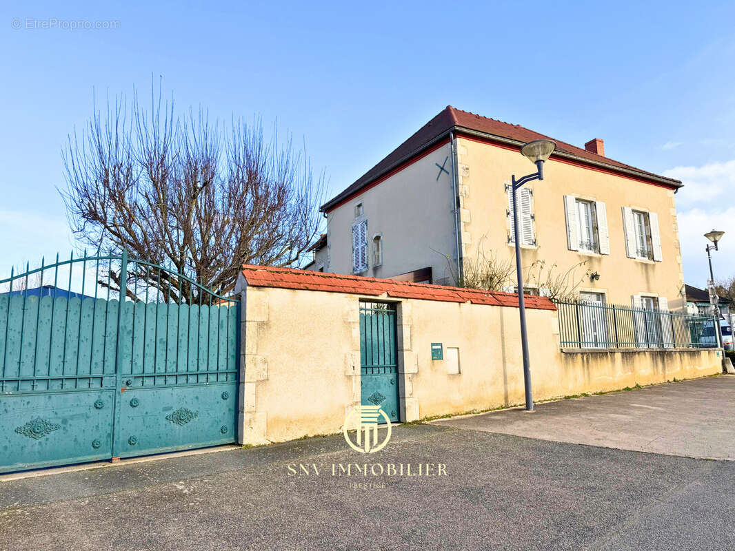 Maison à BROUT-VERNET