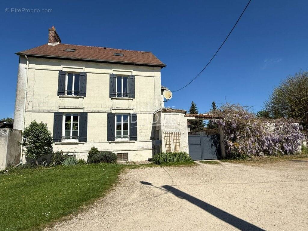 Maison à COURPALAY