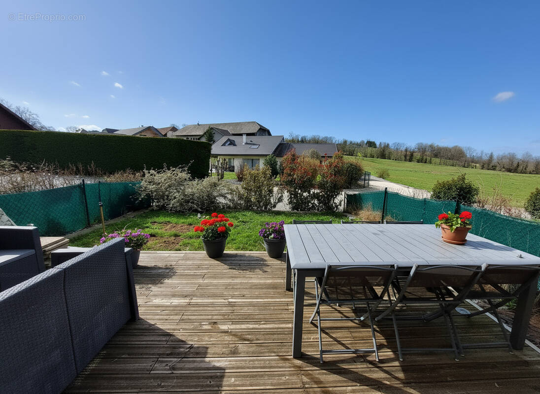 Appartement à MONTAGNY-LES-LANCHES