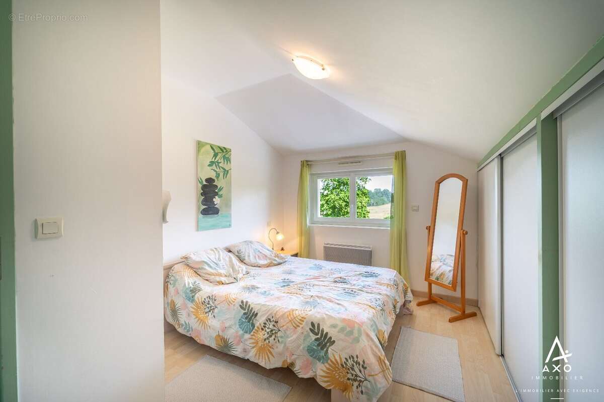 Maison T6 avec jardin et carport sur un terrain avec vue dégagée - photo 2