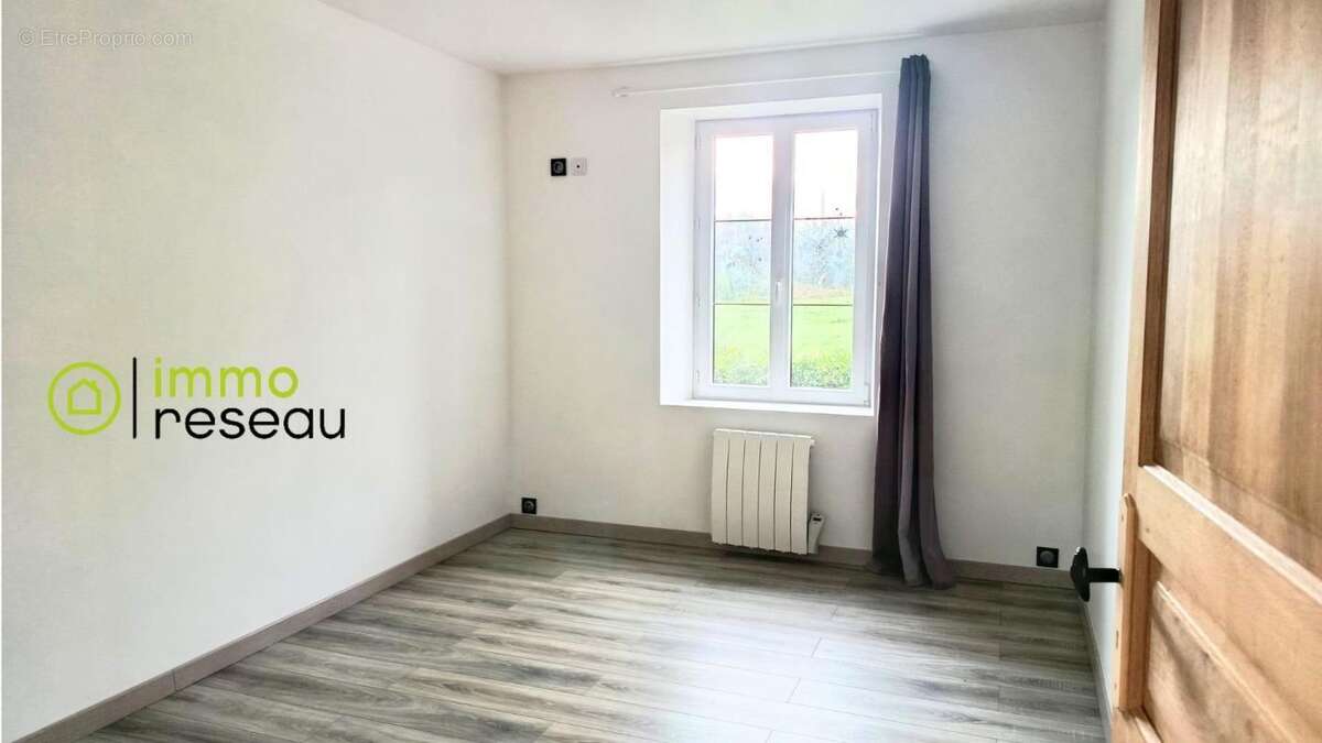 Maison à SAINT-JACQUES-DE-NEHOU