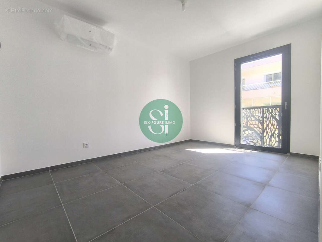 Appartement à SIX-FOURS-LES-PLAGES