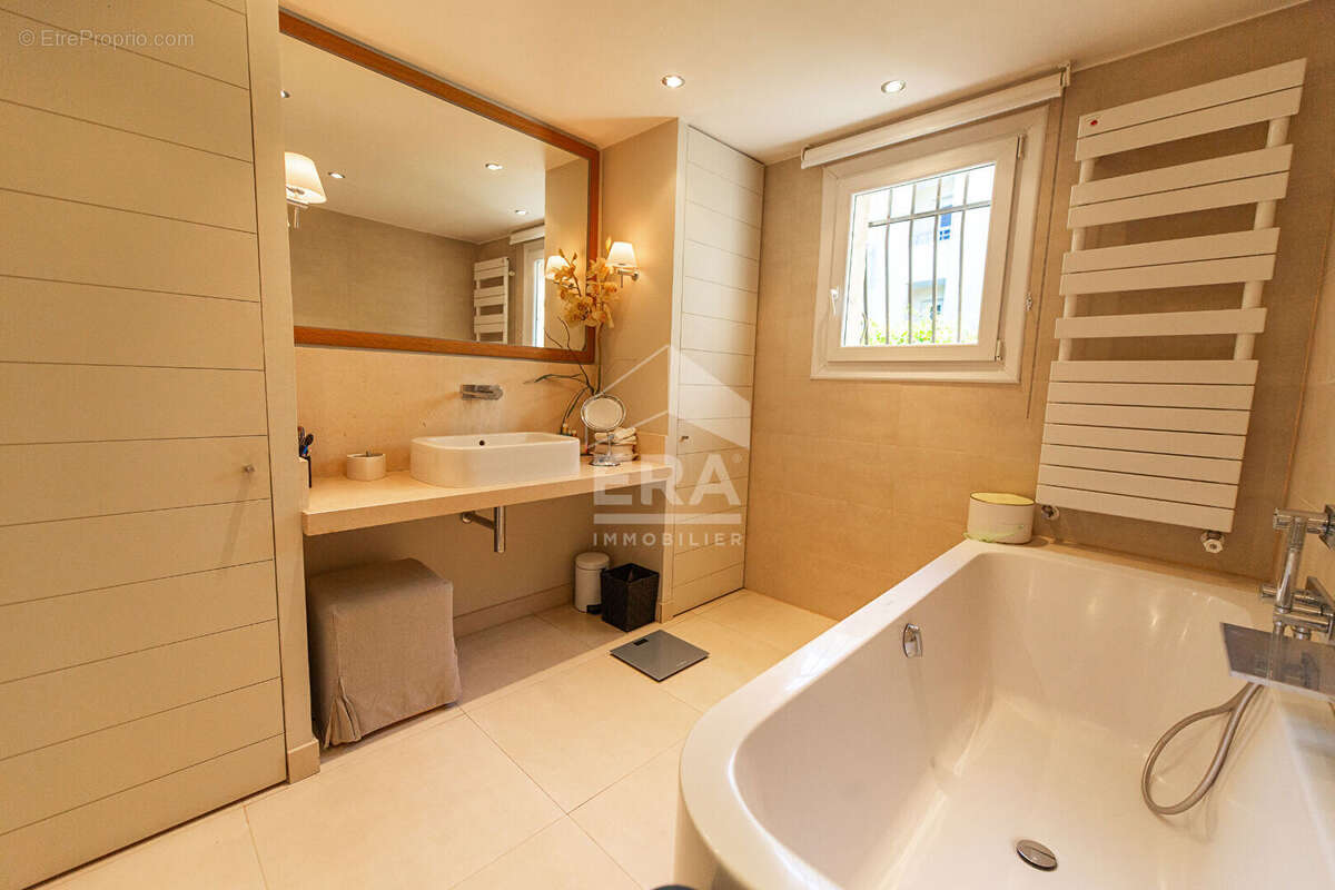 Maison à MANDELIEU-LA-NAPOULE