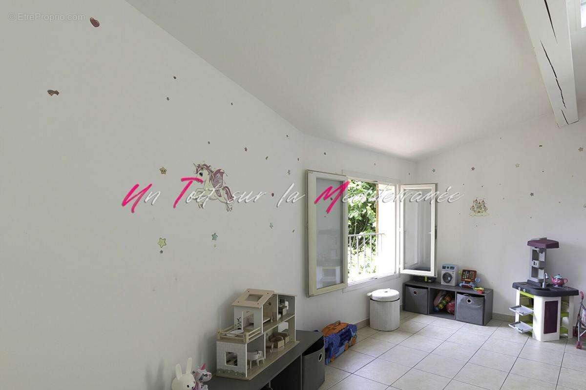 Appartement à PUGET-VILLE