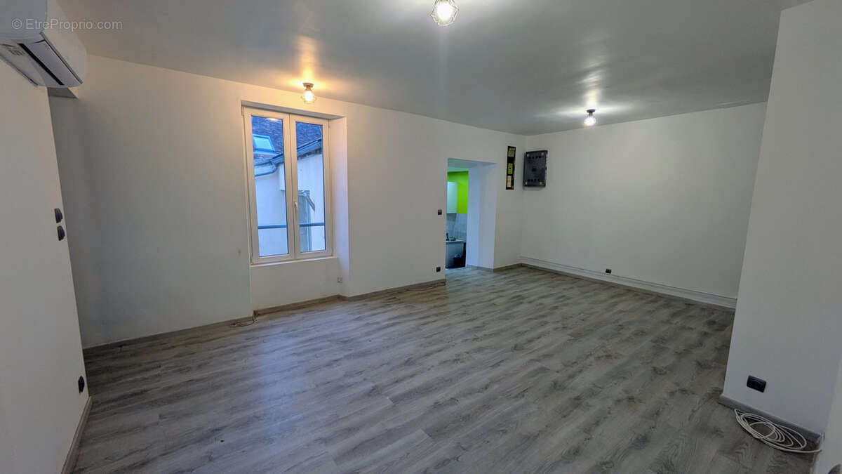 Maison à FLEURY-LA-VALLEE