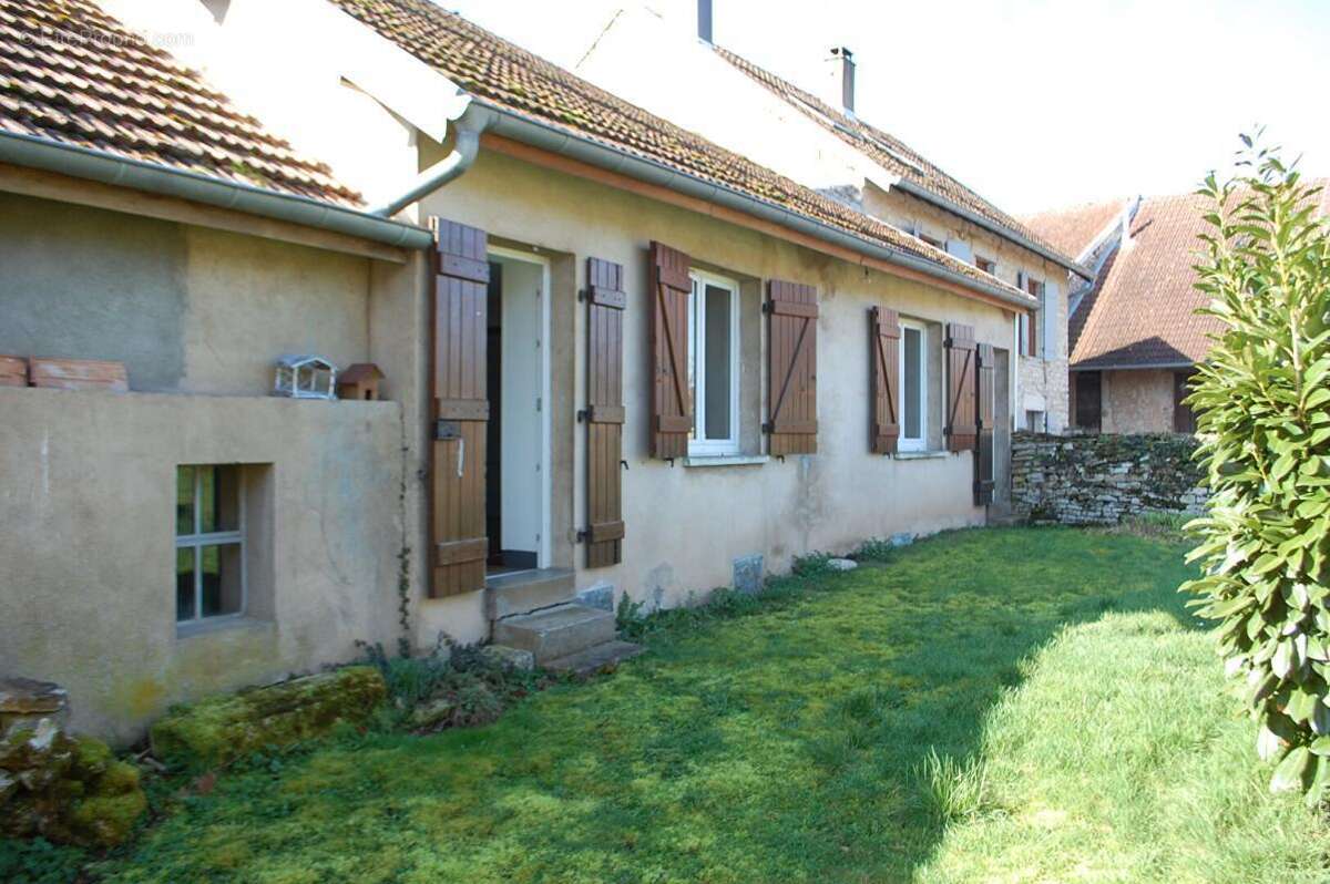 Maison à RIOZ