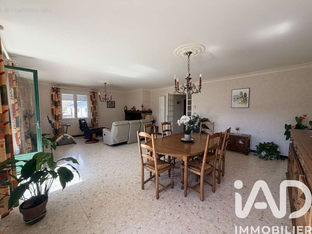 Maison 167 m² à Les Rives  - photo 2