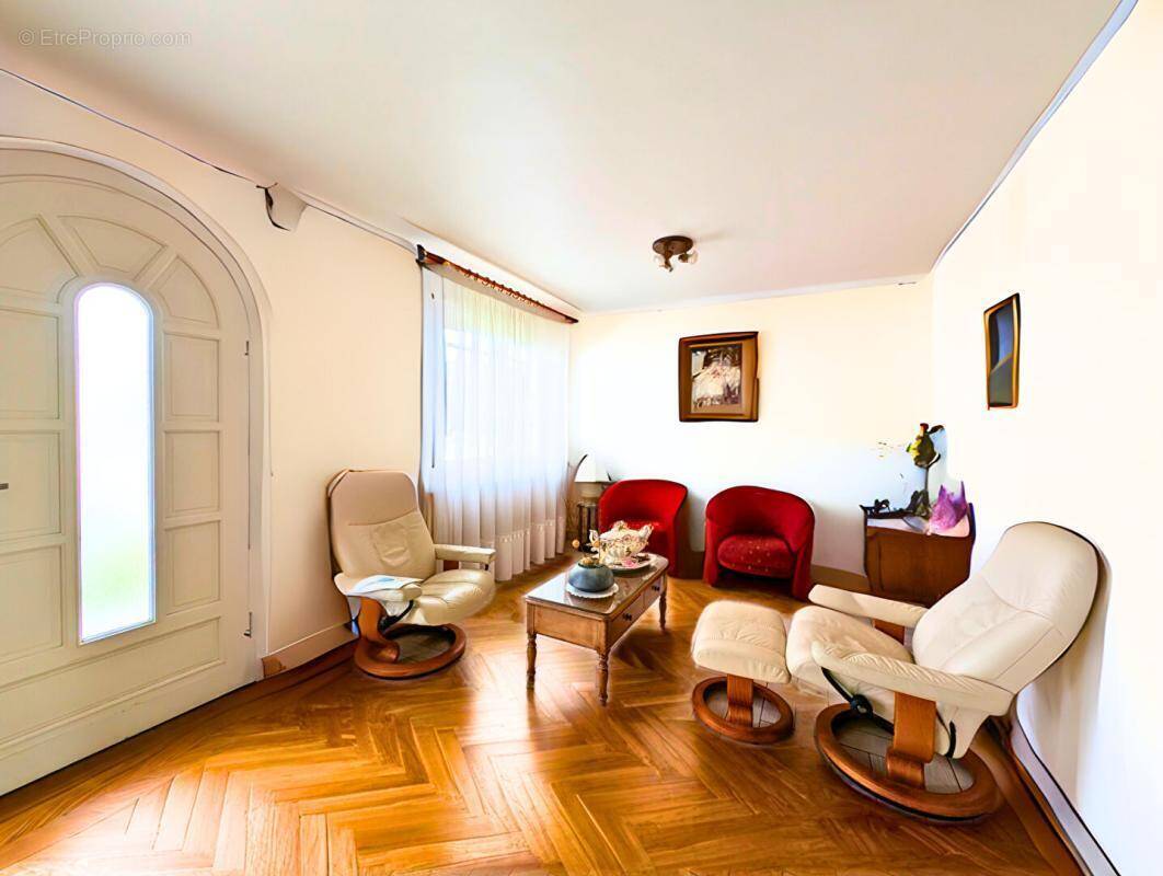 Maison à SAINTE-LUCE-SUR-LOIRE