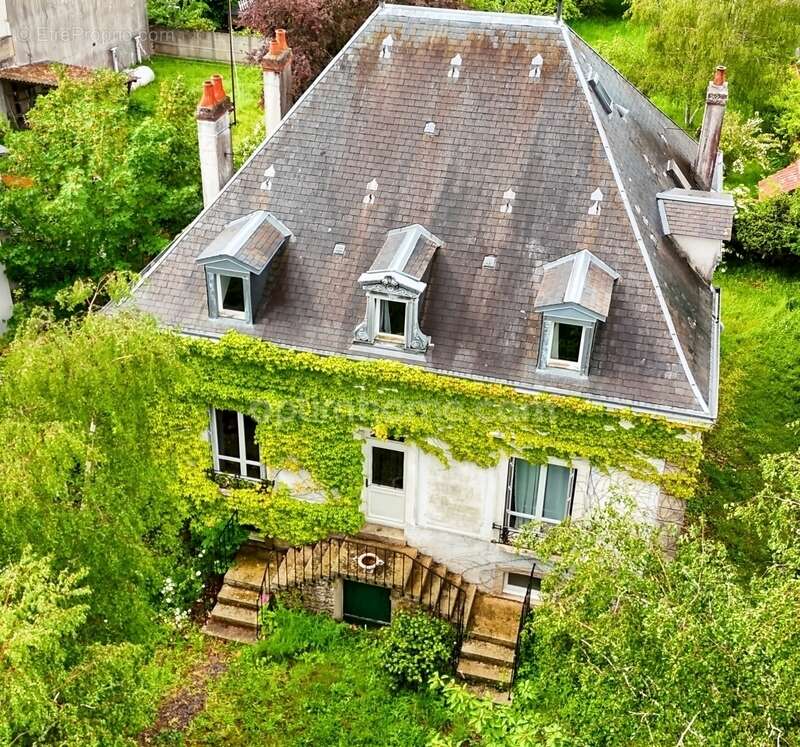 Maison à SAINT-SULPICE-LES-FEUILLES