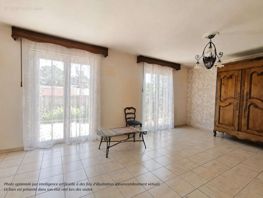 Maison familiale avec jardin et sous-sol complet - photo 4