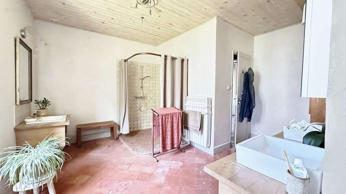 MAISON DE CARACTERE DU 18ème de 9 pièces de 235 M2 - photo 20