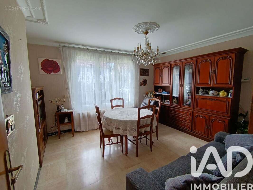 Maison 106 m² à Combs-La-Ville  - photo 5