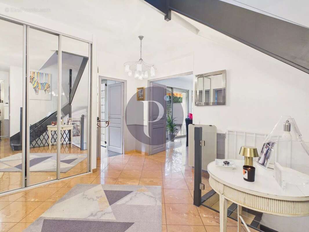 Maison à VERRIERES-LE-BUISSON