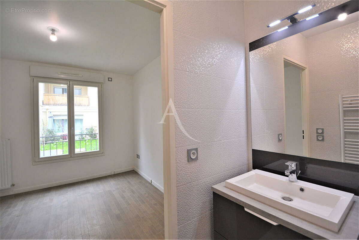 Appartement  4 pièces - Terrasse 28 m²  - Métro Léo Lagrange - photo 9