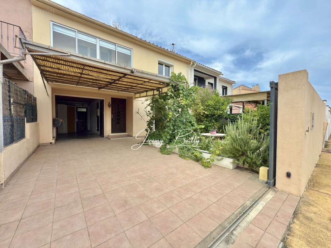 Maison à SAINT-ESTEVE