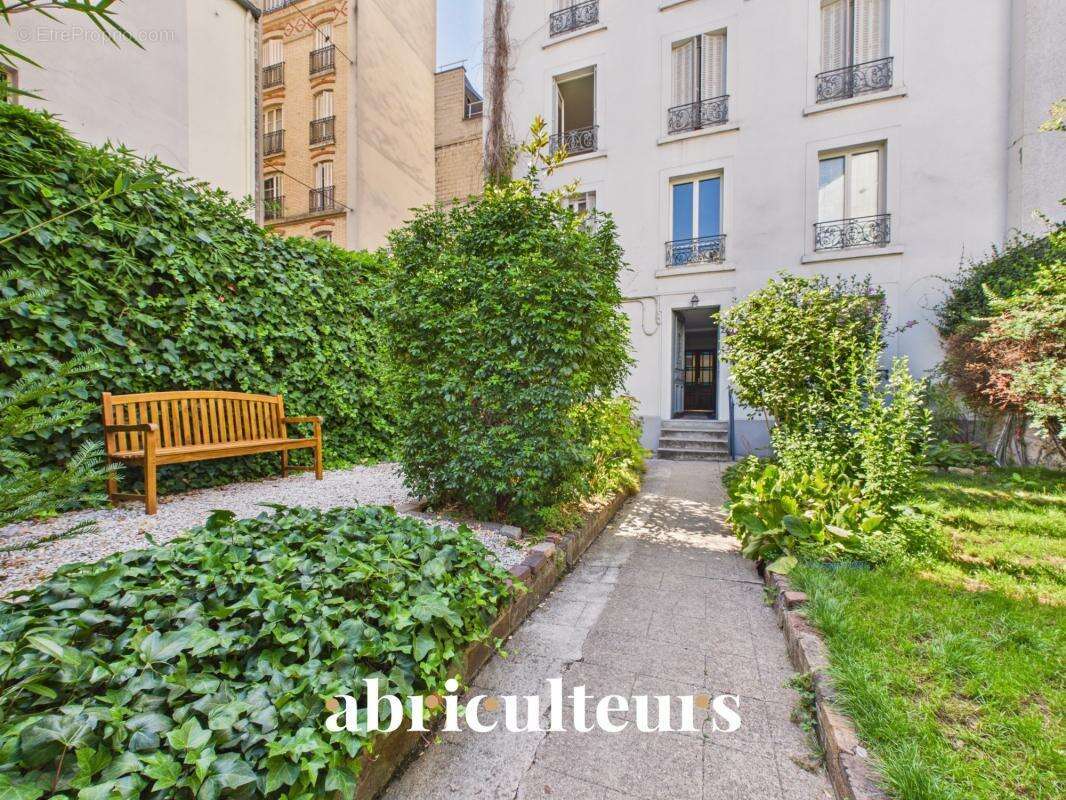 Paris 15ᵉ – Convention / Saint-Lambert  2 pièces de 30 m² à rénover - photo 10
