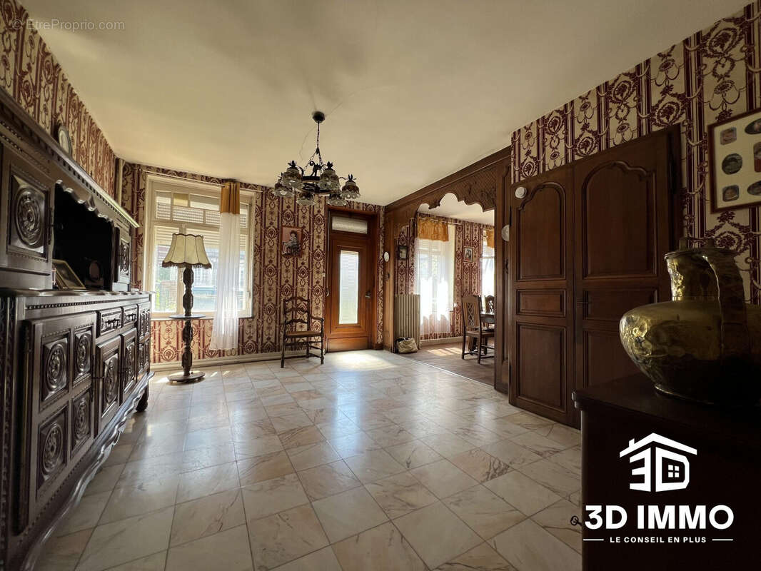 Maison à AVESNES-SUR-HELPE