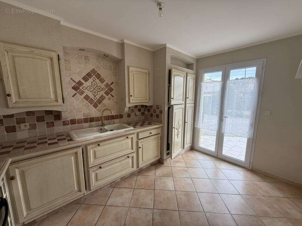 Istres maison T5 à vendre - 4 chambres - terrain 517m2 - calme - Maison à ISTRES