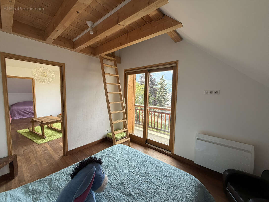 Emplacement idéal pour ce chalet au pied des pistes de ski ! - photo 11
