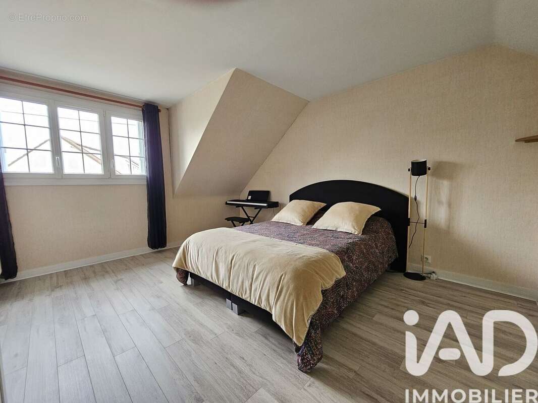 Maison 142 m² à Coulaines  - photo 9