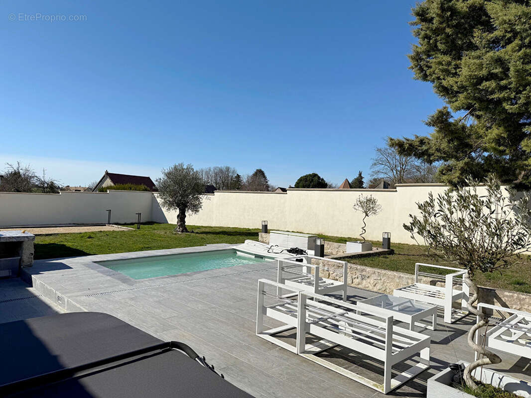 Maison à HOUDAN