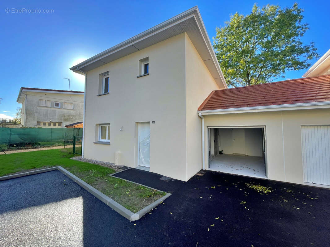 Maison à SEREZIN-DE-LA-TOUR