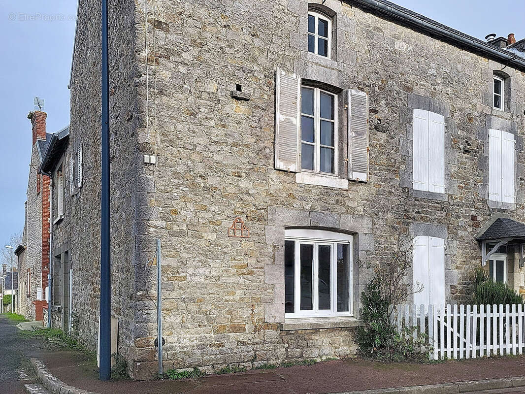 Maison à MONTMARTIN-SUR-MER