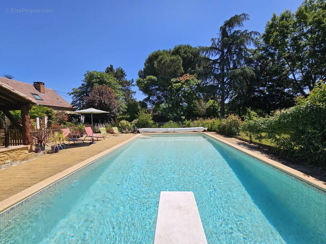 Maison à COURS-DE-PILE