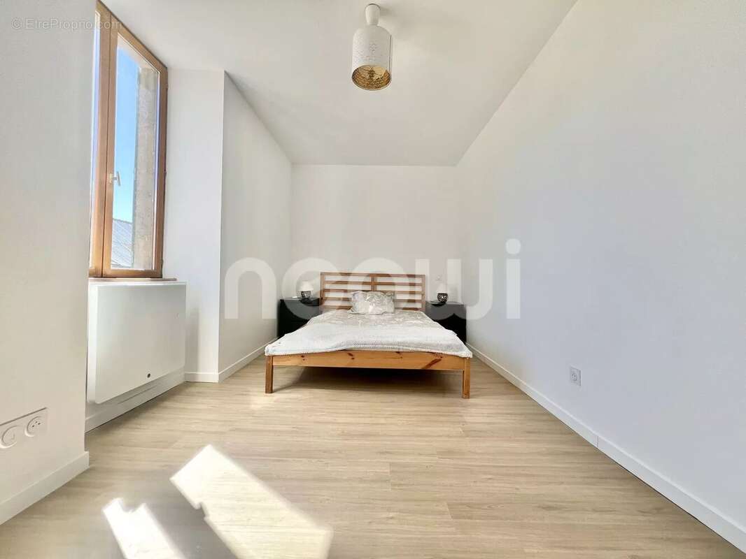 Maison à SAINT-AGOULIN