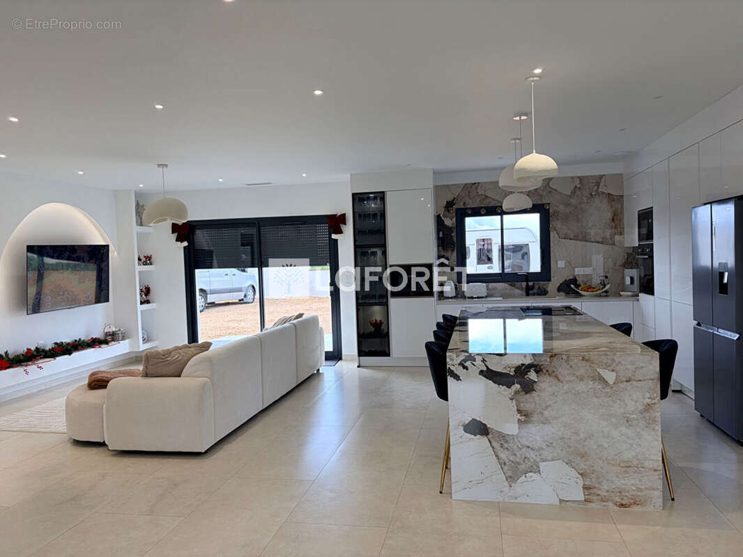 Maison à ARPAJON-SUR-CERE