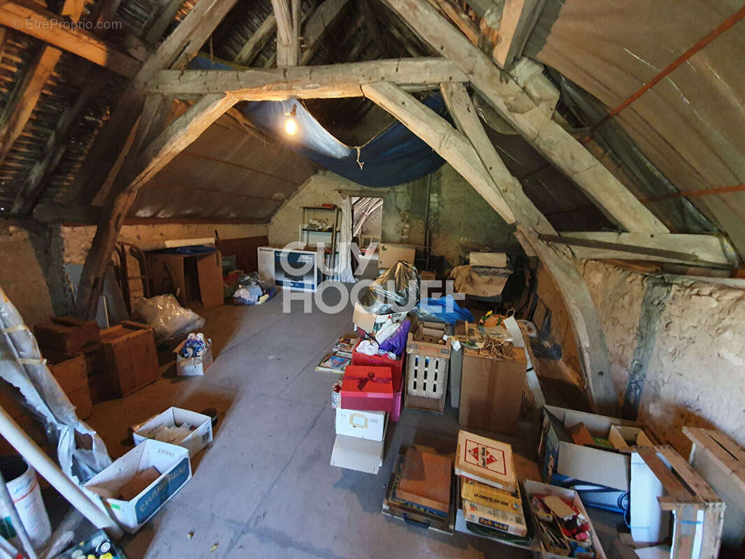 Maison à MONT-SAINT-SULPICE