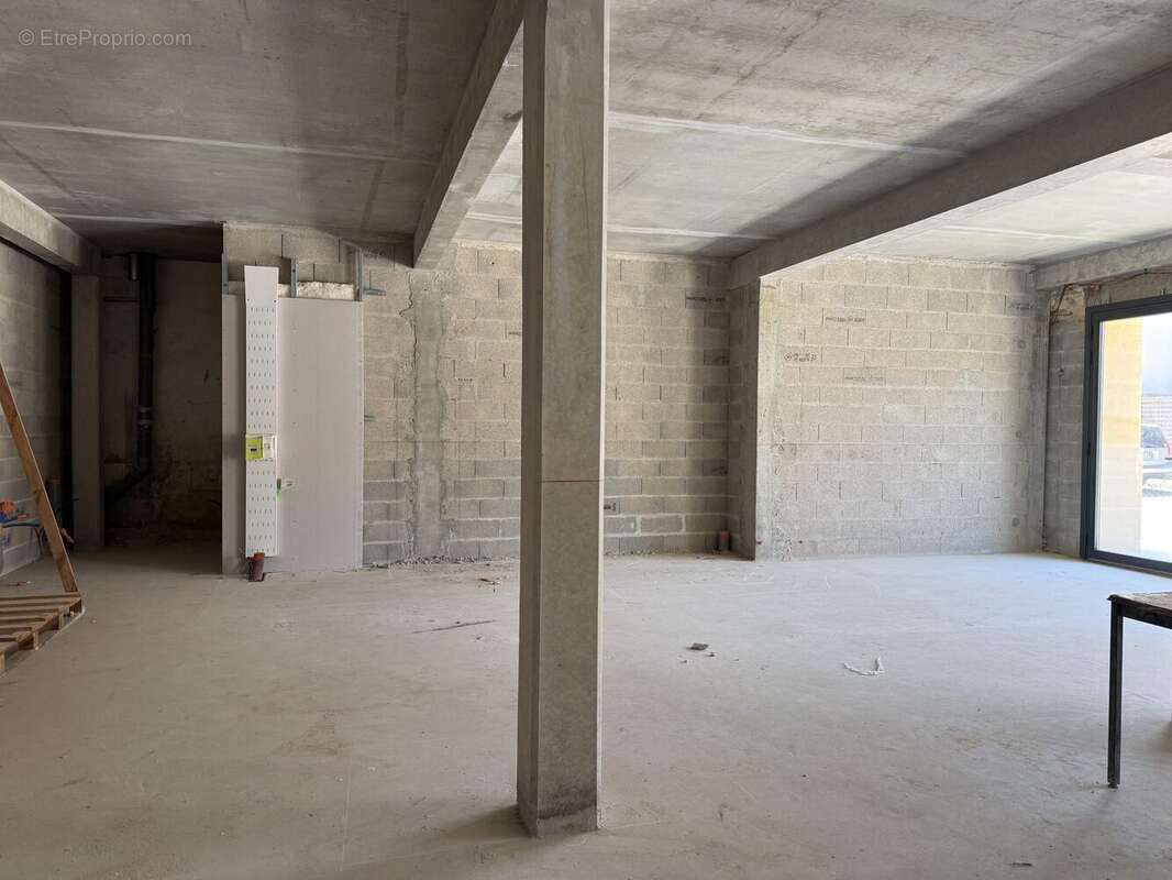 Commerce 210 m² à Leognan  - photo 5