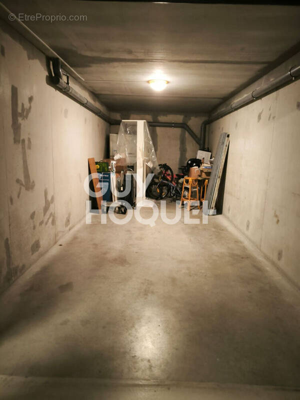 Parking à CANET-EN-ROUSSILLON