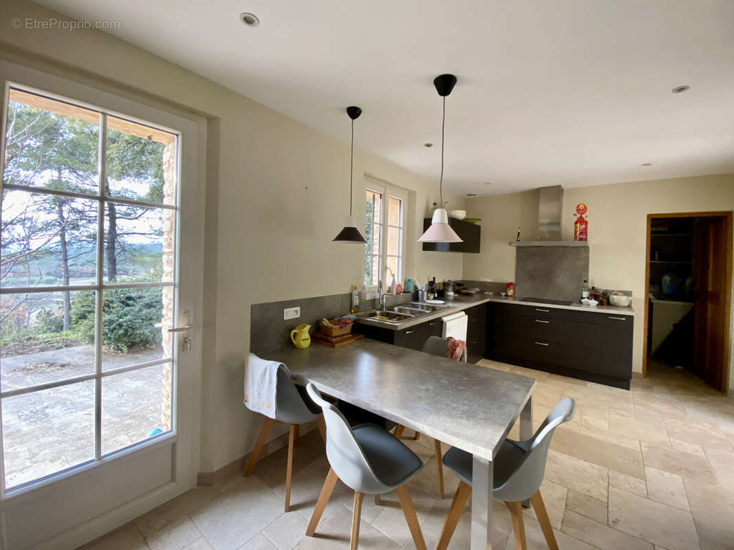 Maison à SAINT-SATURNIN-LES-APT