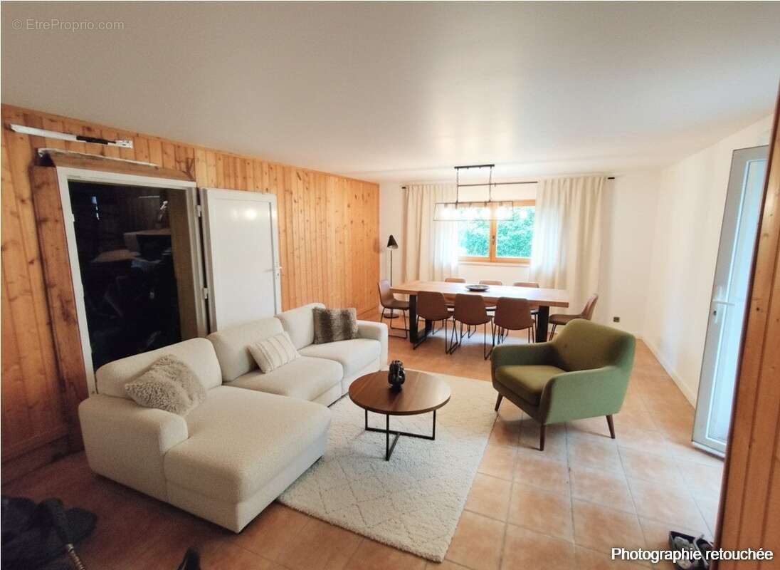 Séjour avec décoration d'ambiance - Maison à SAINT-SEVER-DE-RUSTAN