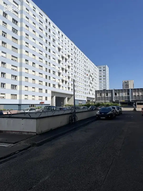 2 Places de parking en sous-sol avec borne électrique - photo 2